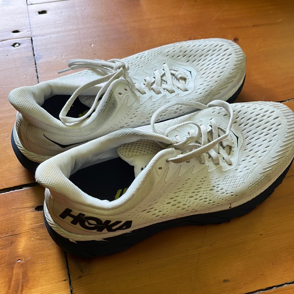 Hoka blue and white Clifton 7 sneakers